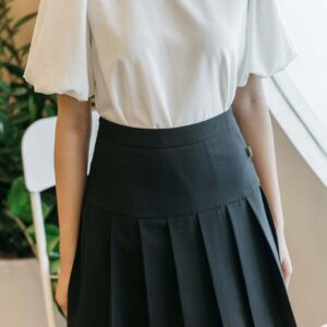 Chân váy ngắn xếp ly cạp cao phong cách Preppy – Genzia.
